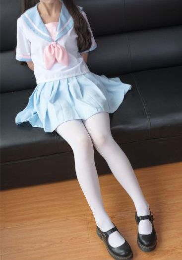 红衣小女孩在线观看完整恐怖版