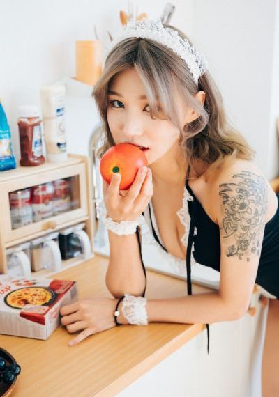 在黑暗中我们堕落