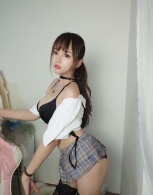 仰望半月的夜空