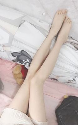 树洞里的熊先生冬眠中