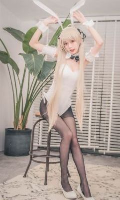 饭桌上故意张开腿让公在线看
